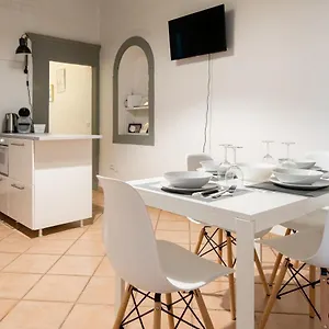 2 Next To A Market And Piazza Santa Croce - Homeunity Florence